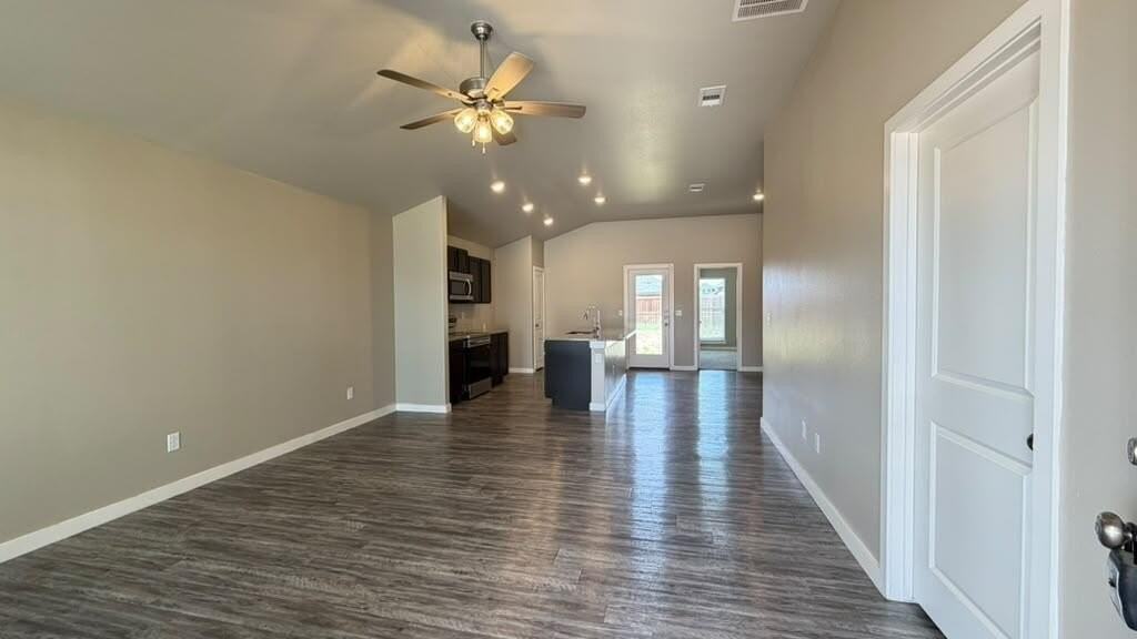 6821 Blue Sky St - Photo 5 of 33