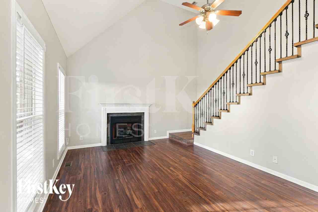 644 Foxfield Dr - Photo 3 of 19