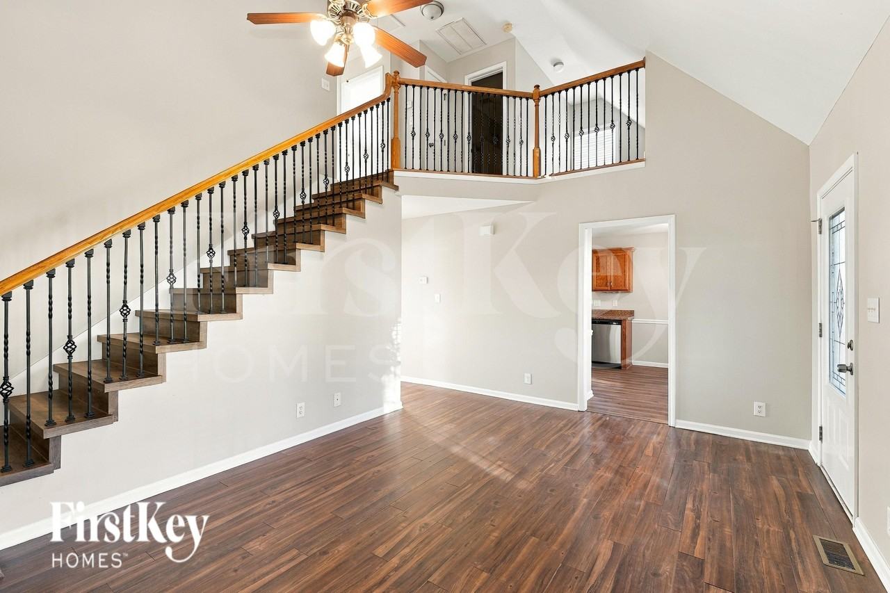 644 Foxfield Dr - Photo 4 of 19