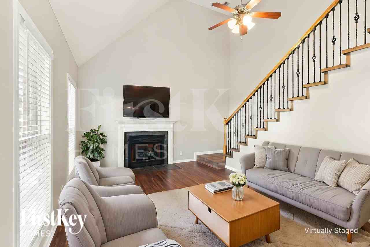 644 Foxfield Dr - Photo 5 of 19