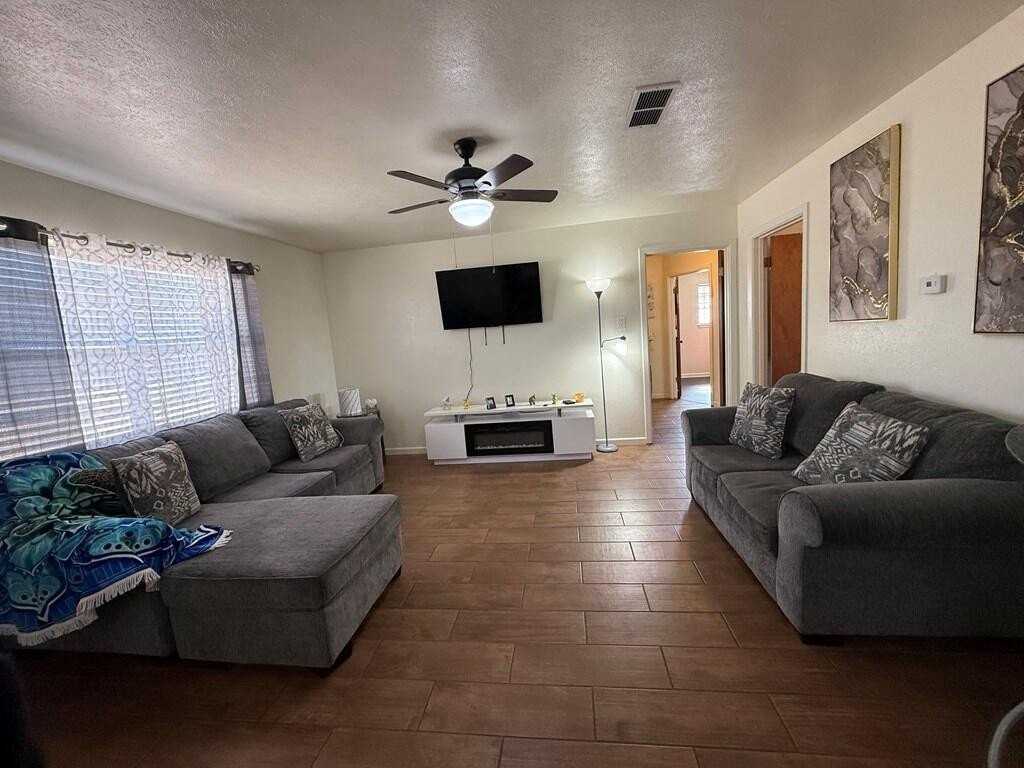 110 Colorado Rd - Photo 5 of 17