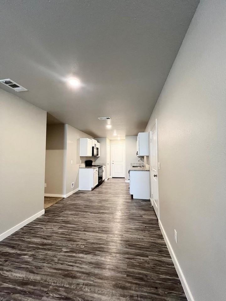 2512 Wyatt Way - Photo 4 of 21