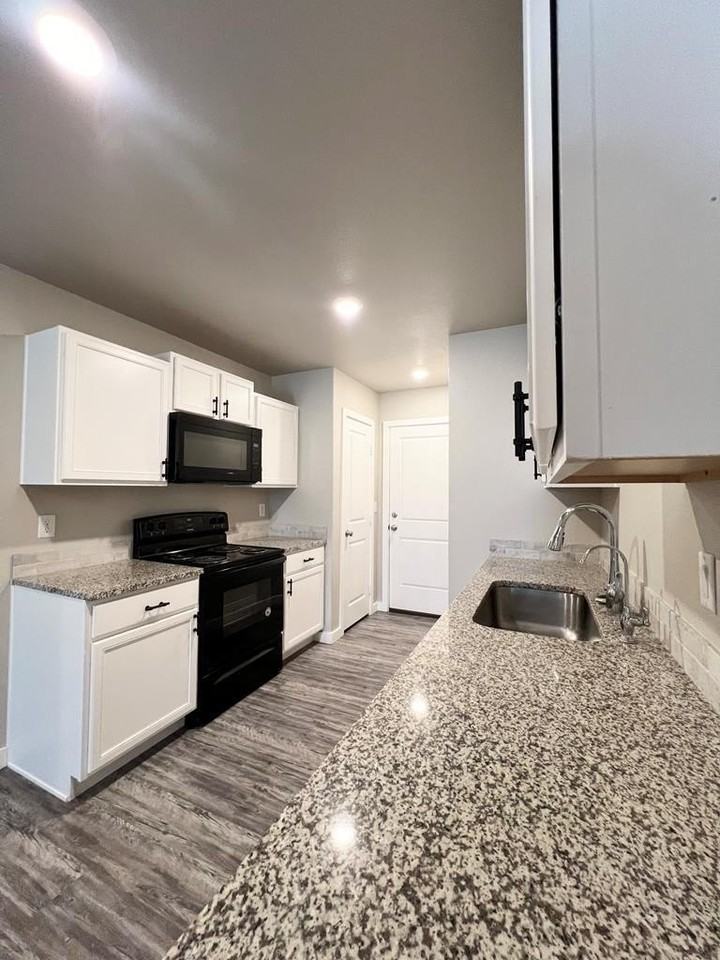 2512 Wyatt Way - Photo 5 of 21
