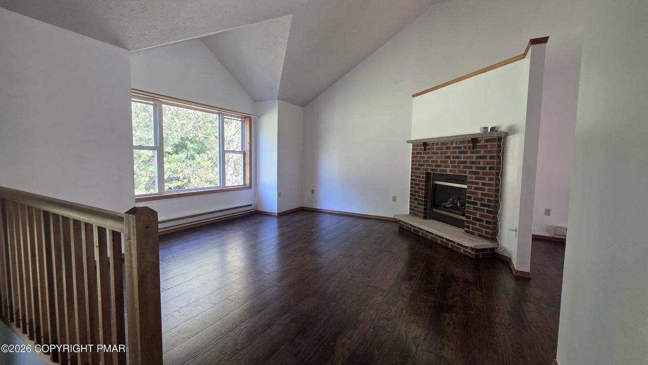 838 Cayuga Way - Photo 4 of 35