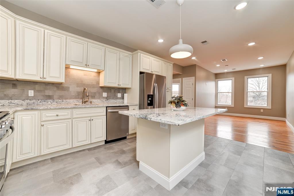 793 Kearny Ave ##2 - Photo 5 of 20