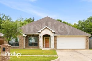 featured image of 805 Oakmont Dr