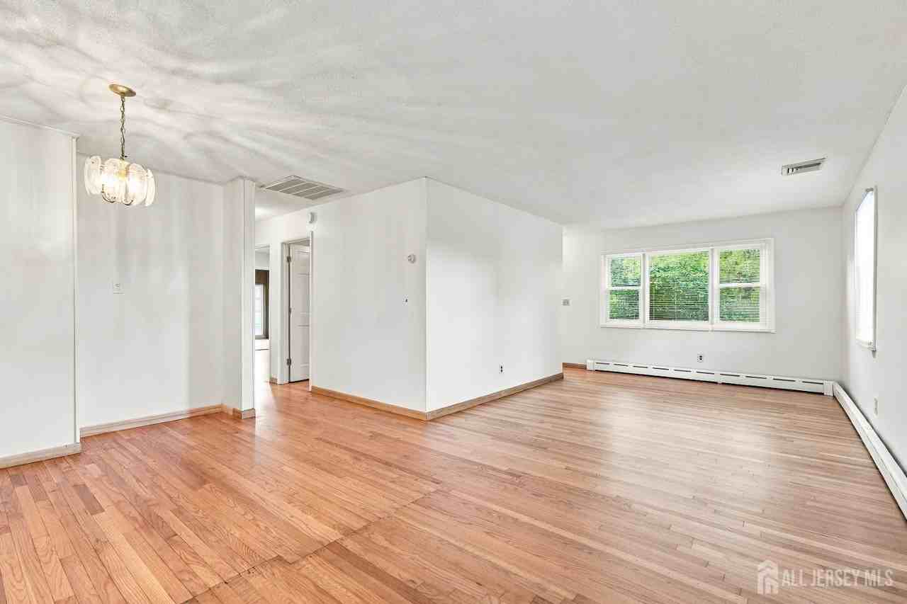 943 New Dover Rd - Photo 5 of 30