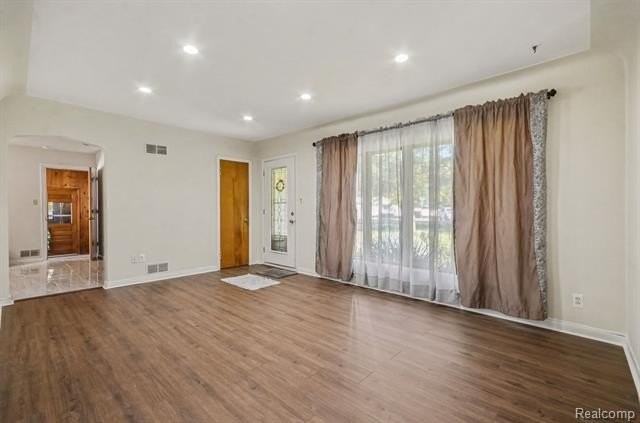 47575 Shelby Rd - Photo 3 of 17