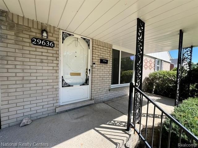 29636 Orangelawn St - Photo 2 of 20