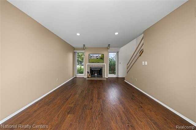 5274 E 14 Mile Rd - Photo 6 of 31