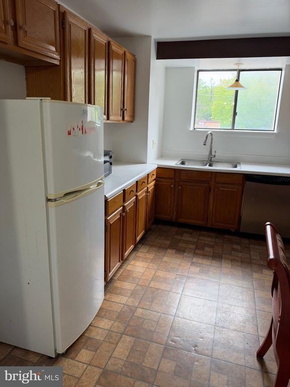 8640 Mathis Ave - Photo 2 of 10