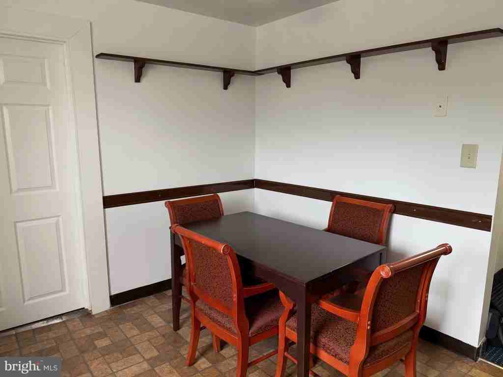 8640 Mathis Ave - Photo 4 of 10