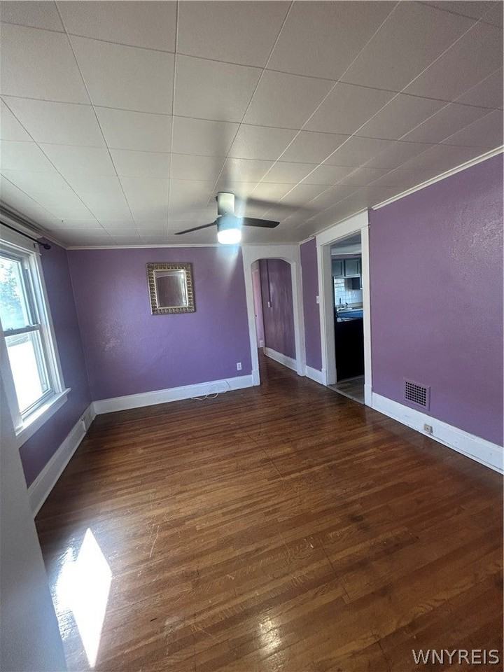 354 Shepard Ave - Photo 5 of 9