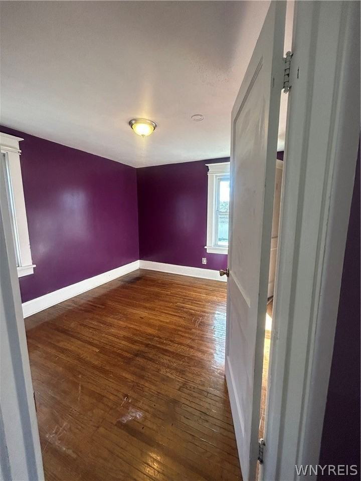 354 Shepard Ave - Photo 7 of 9