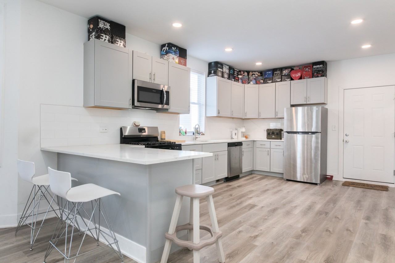 4055 Prairie Ave - Photo 2 of 14