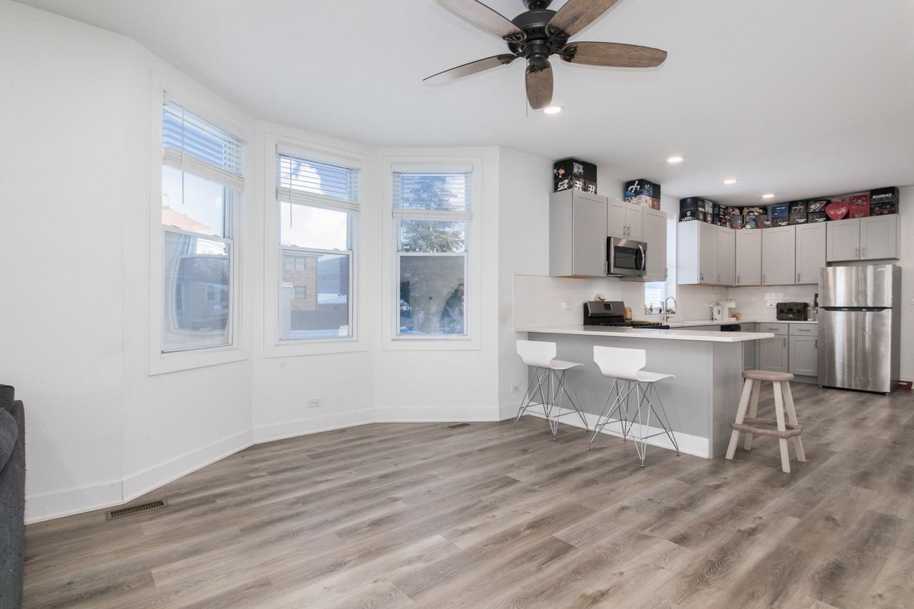 4055 Prairie Ave - Photo 4 of 14