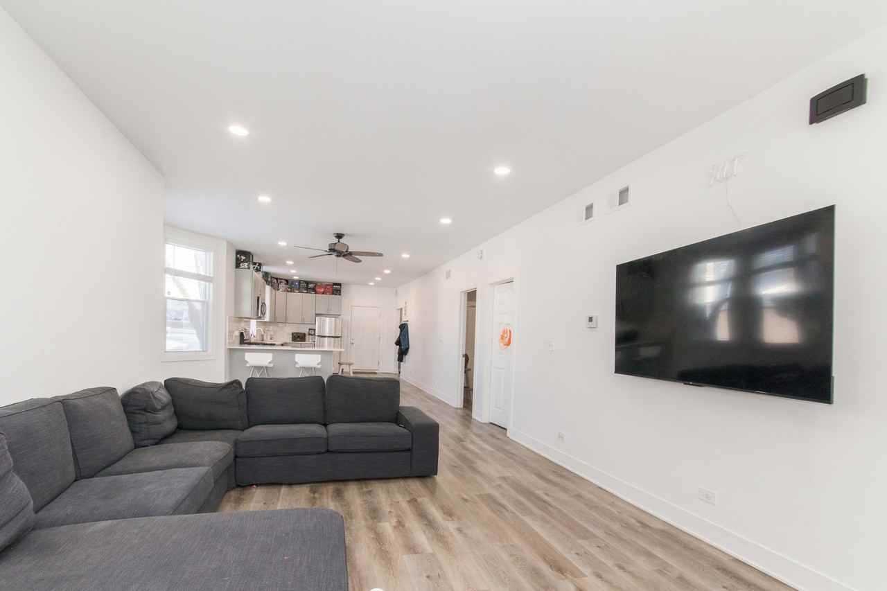 4055 Prairie Ave - Photo 6 of 14