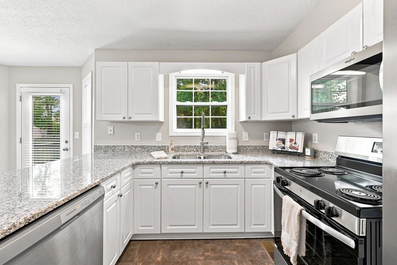 102 Westchester Dr - Photo 4 of 33