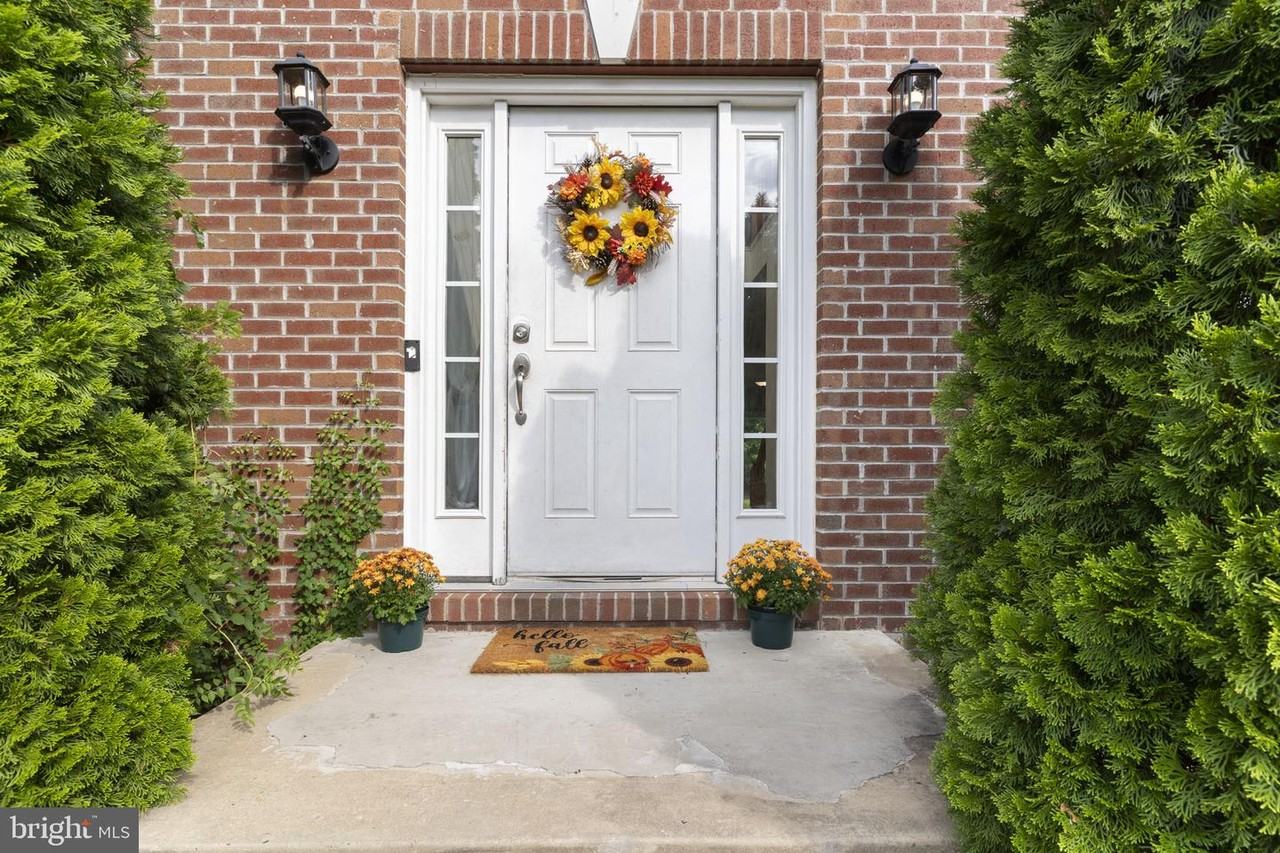 20851 Autumn Mill Ct - Photo 2 of 36