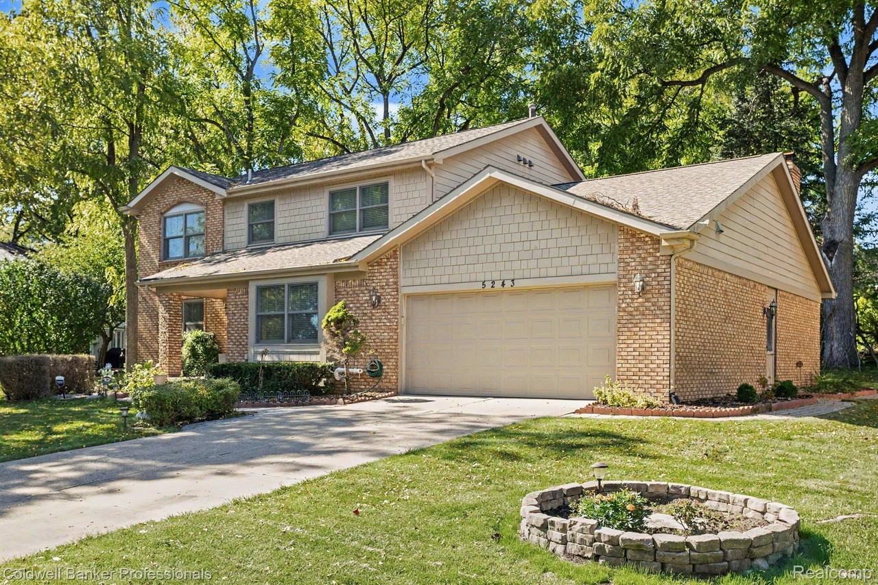 5243 Collington Dr - Photo 3 of 31