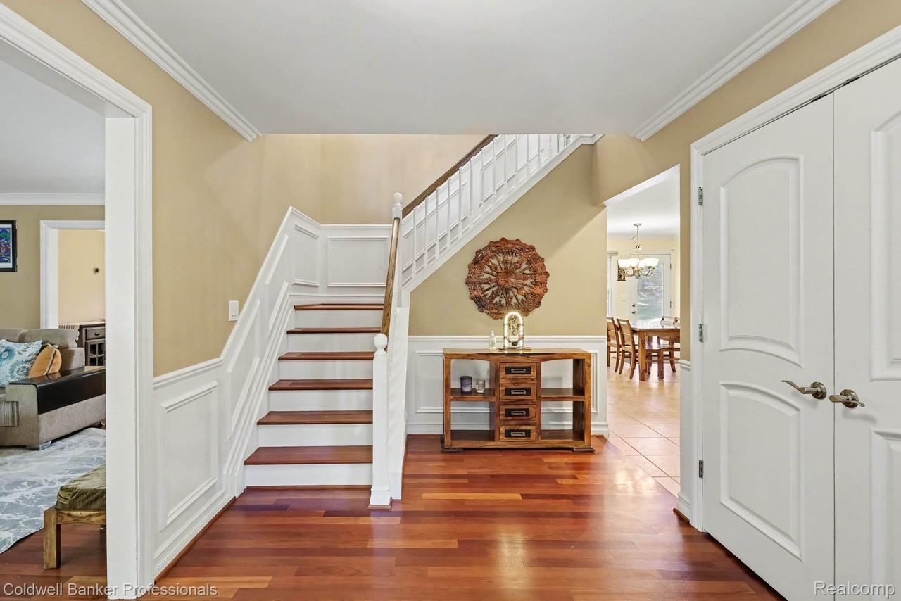5243 Collington Dr - Photo 5 of 31