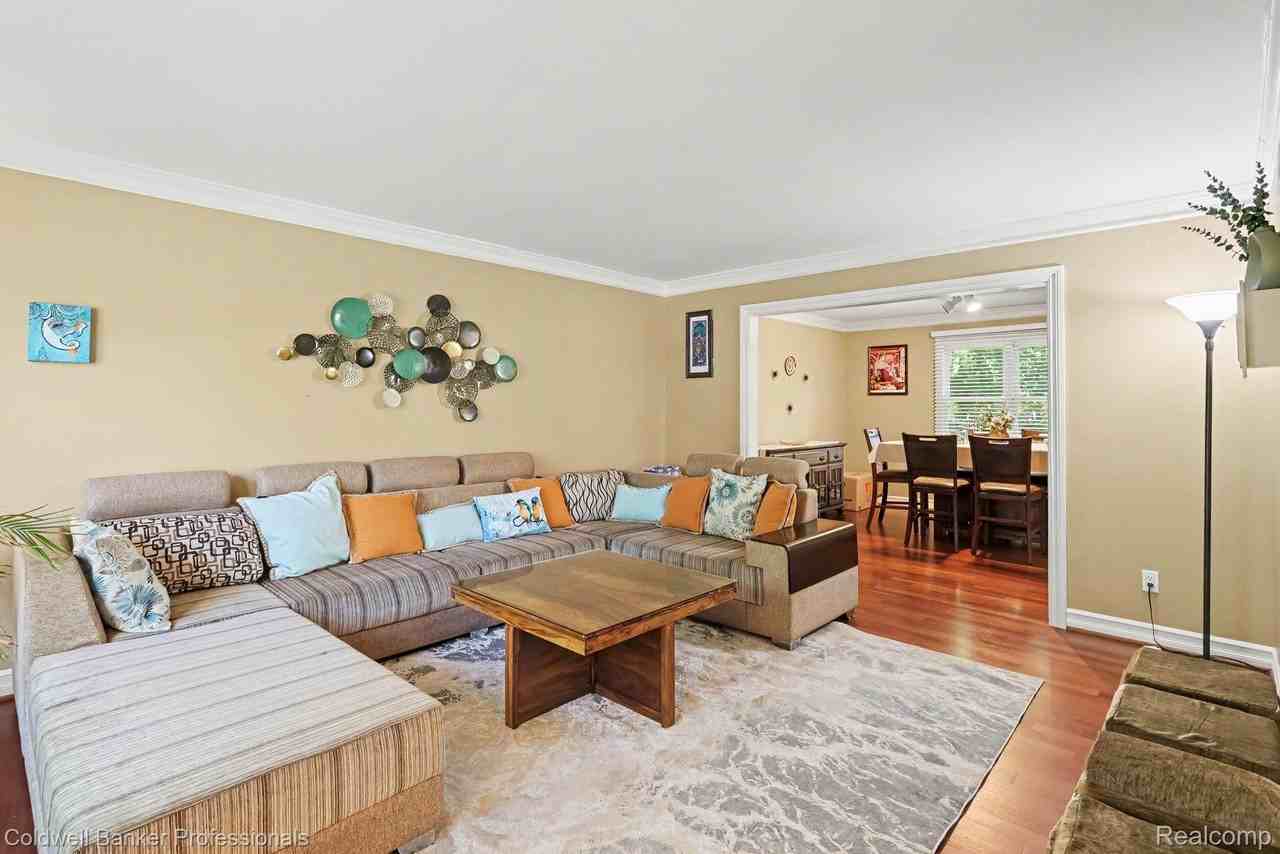 5243 Collington Dr - Photo 7 of 31