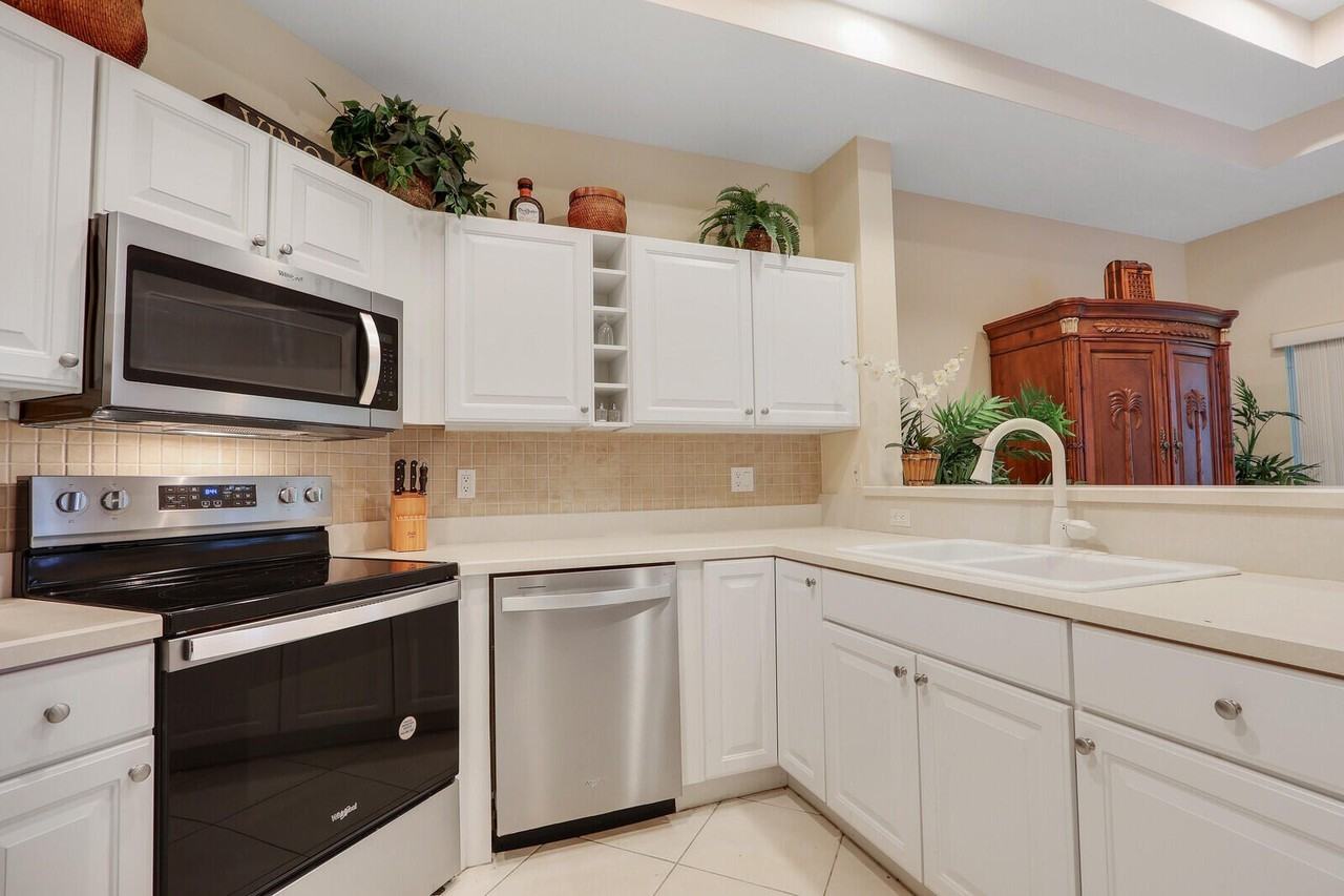 8936 Sandshot Ct #A - Photo 5 of 31