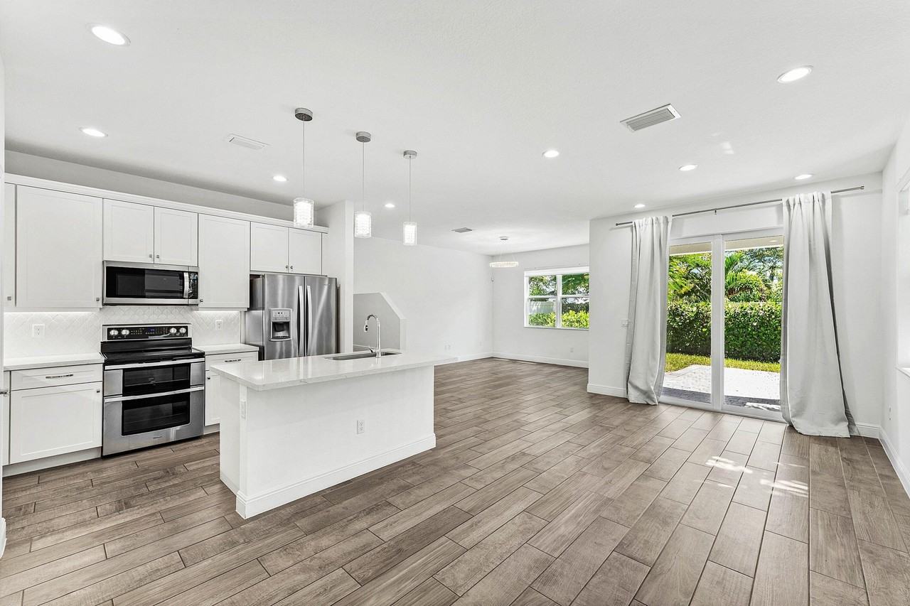 562 Parsons Way - Photo 5 of 41