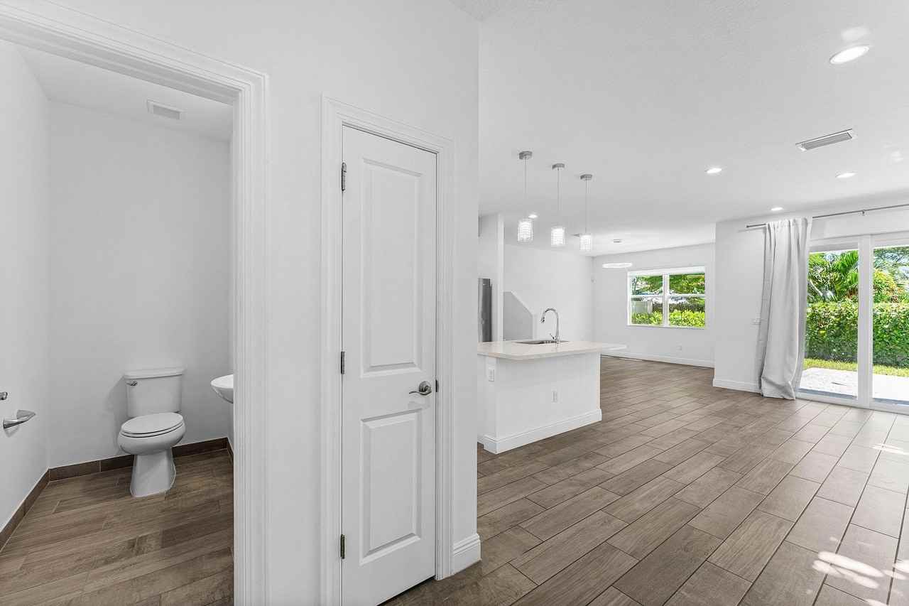 562 Parsons Way - Photo 6 of 41