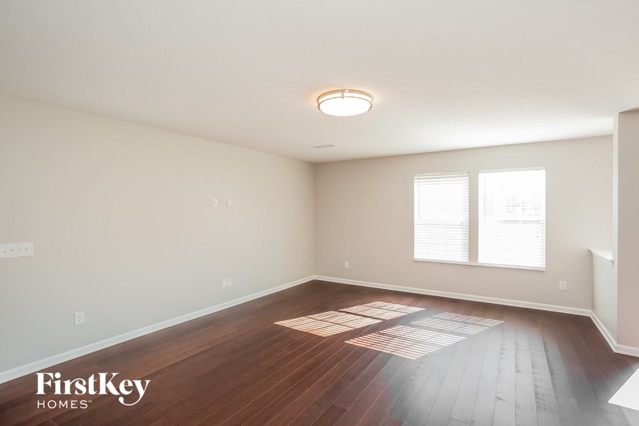 5201 Montevideo Dr - Photo 3 of 15