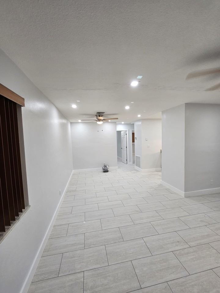 2040 Sw 41st Ave #3 - Photo 2 of 7