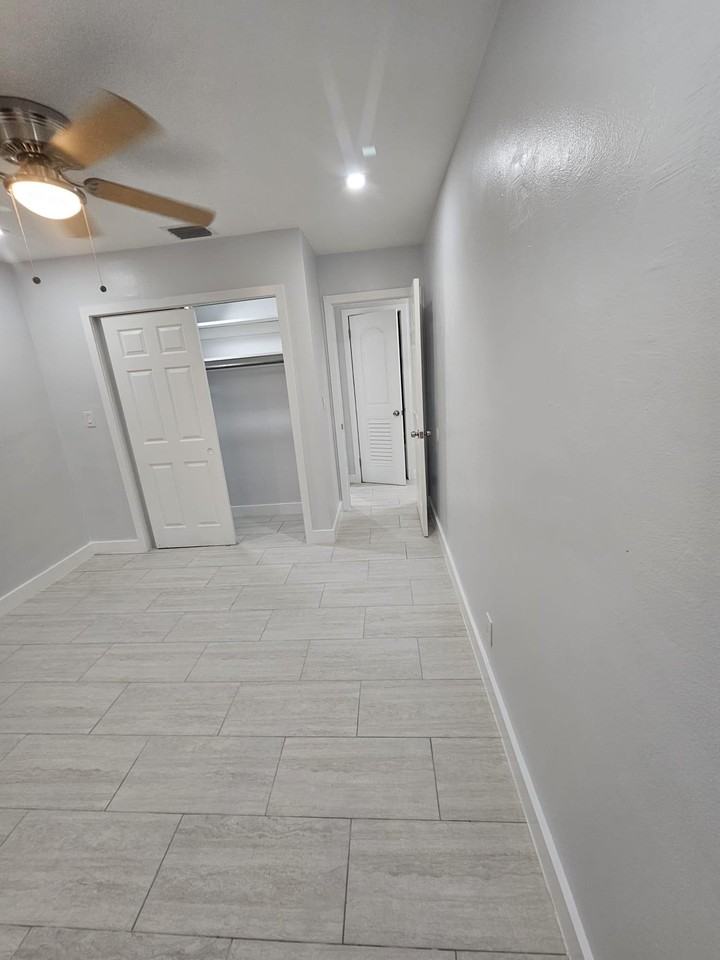 2040 Sw 41st Ave #3 - Photo 5 of 7