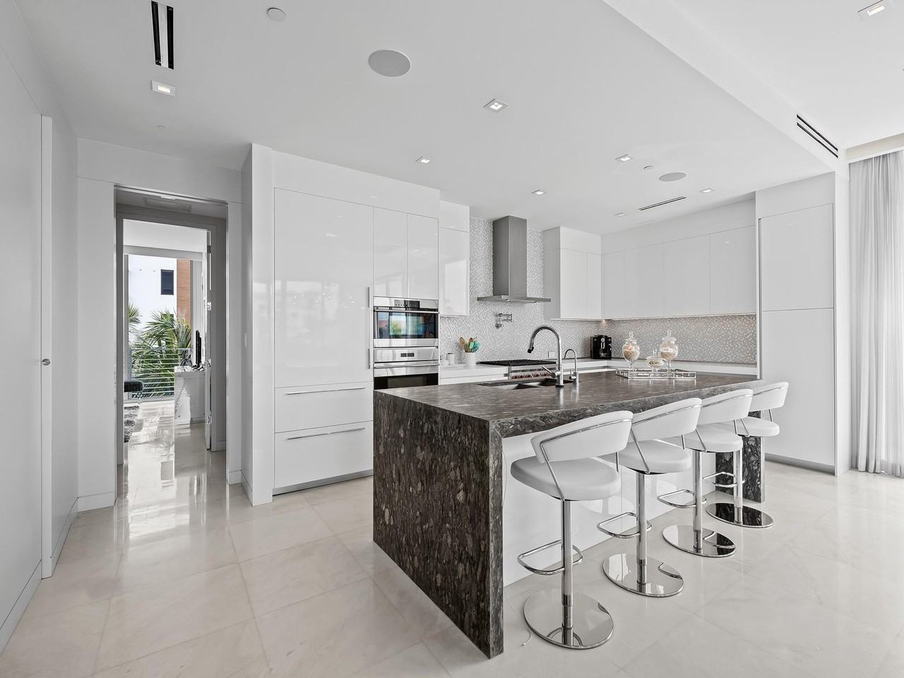 21 Isle Of Venice Dr - Photo 4 of 44
