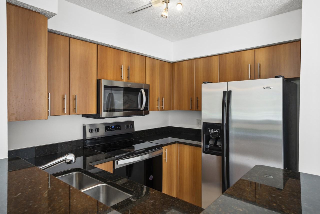 1001 Crystal Way #O - Photo 6 of 38