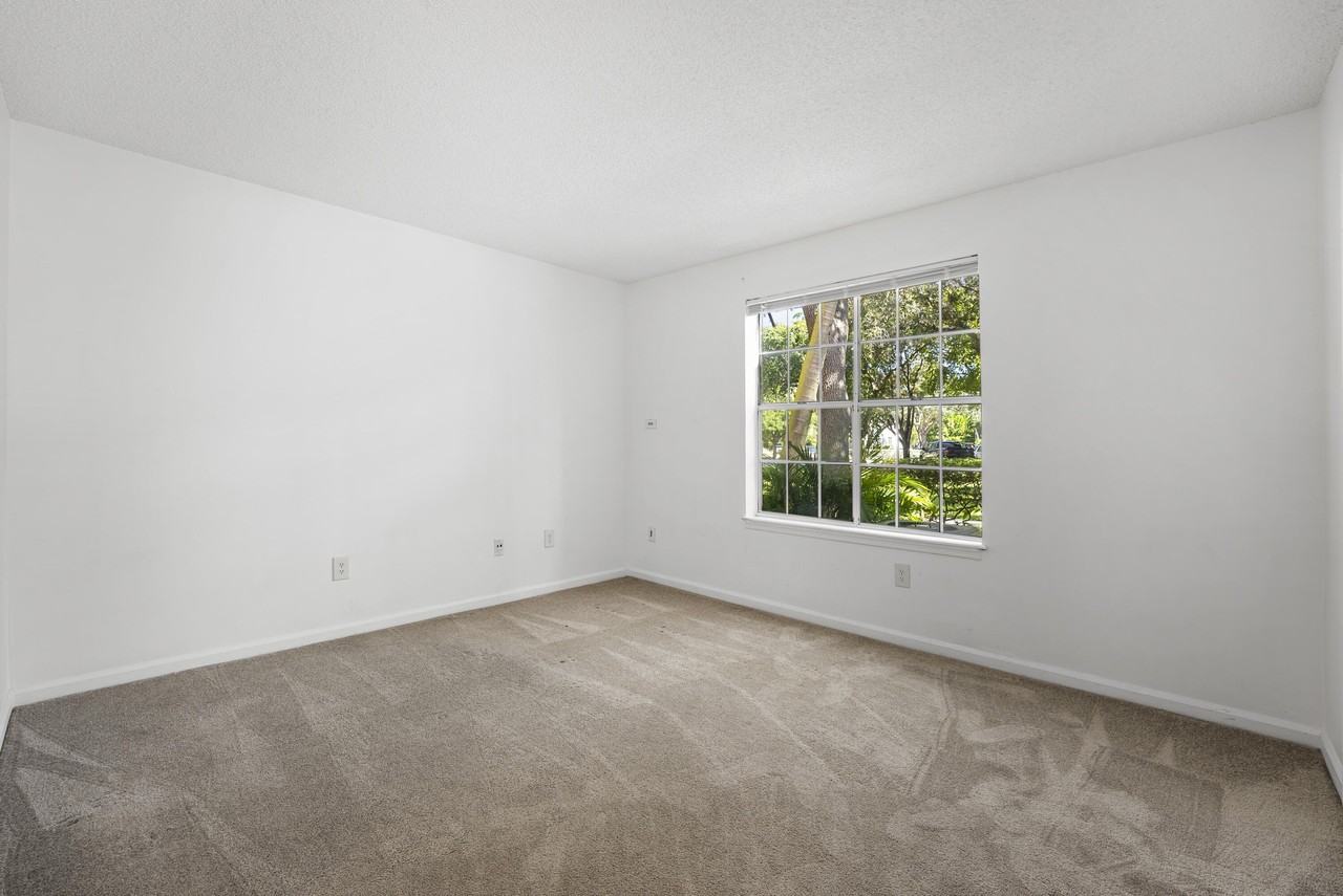 1001 Crystal Way #O - Photo 7 of 38