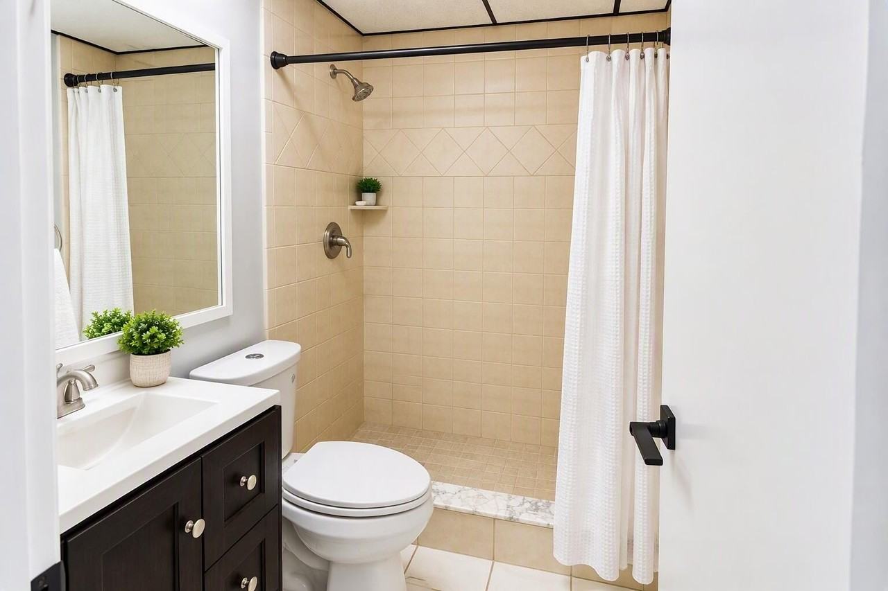 10071 Nw 36th St - Photo 6 of 11