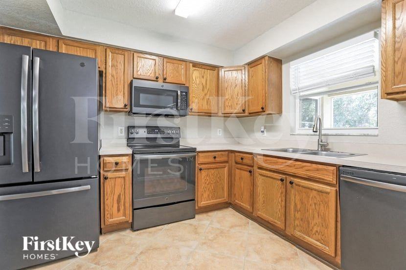 2585 Parrot St - Photo 5 of 15
