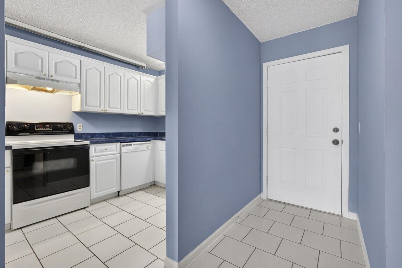 4661 Perth Rd - Photo 5 of 33