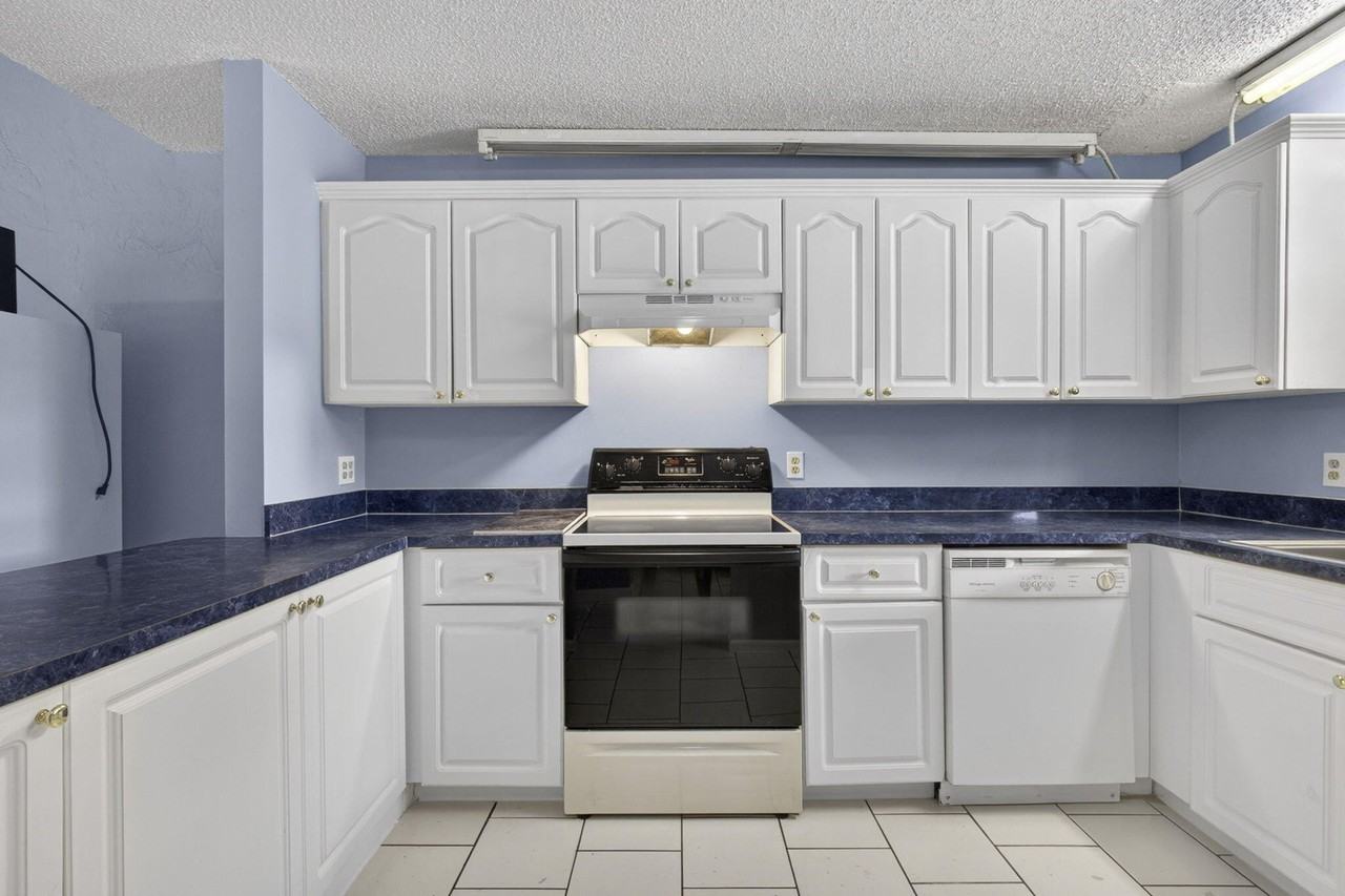 4661 Perth Rd - Photo 6 of 33