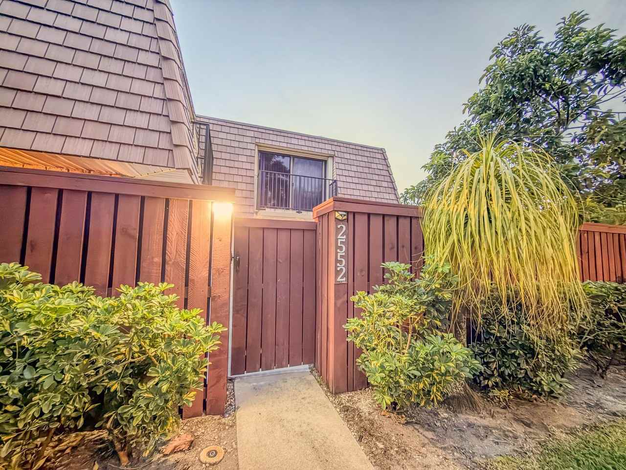 2552 Sw 15th St - Photo 3 of 21