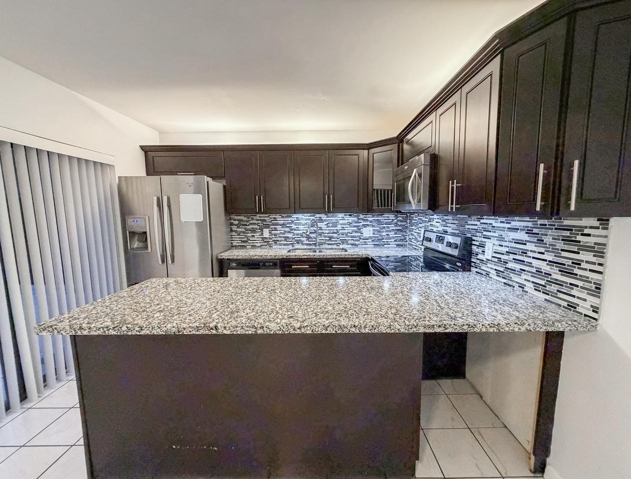 2552 Sw 15th St - Photo 7 of 21