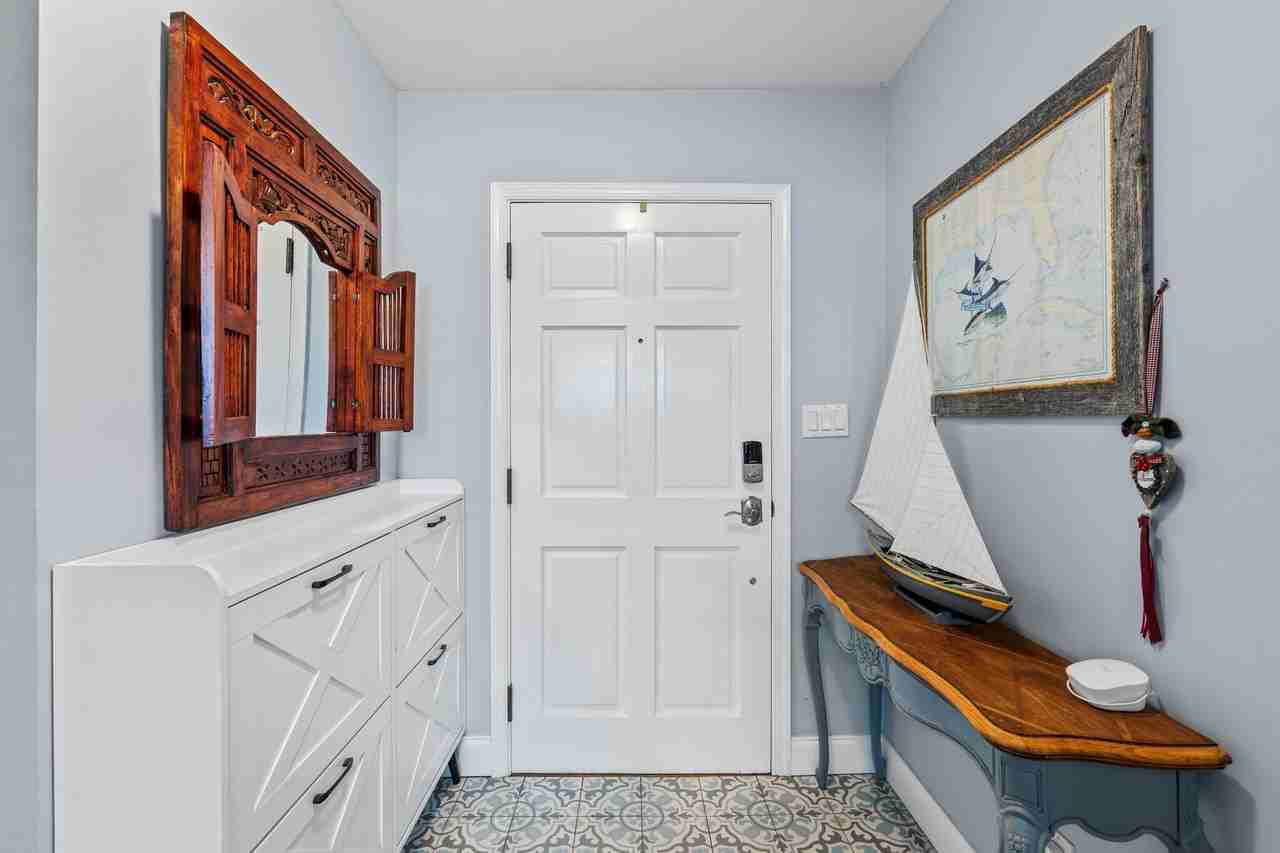 611 East Dr - Photo 3 of 39