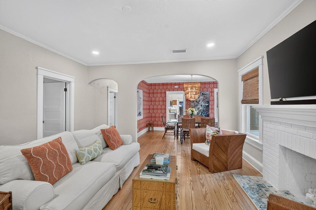 426 30th St - Photo 5 of 50