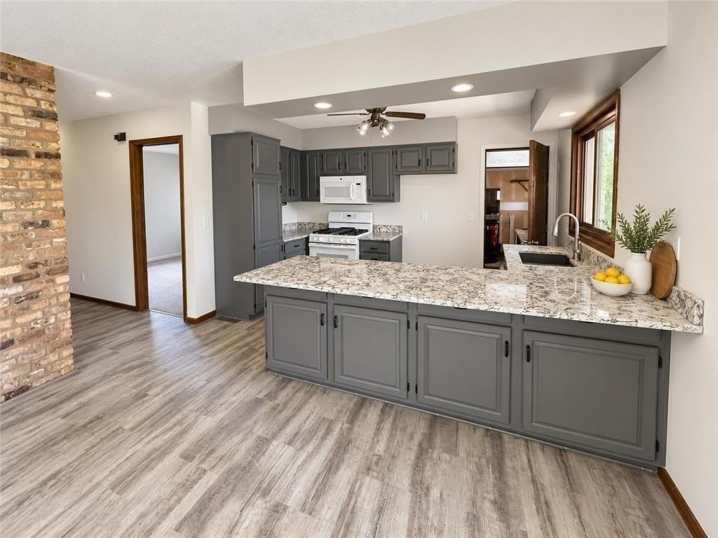 315 Front St - Photo 2 of 7