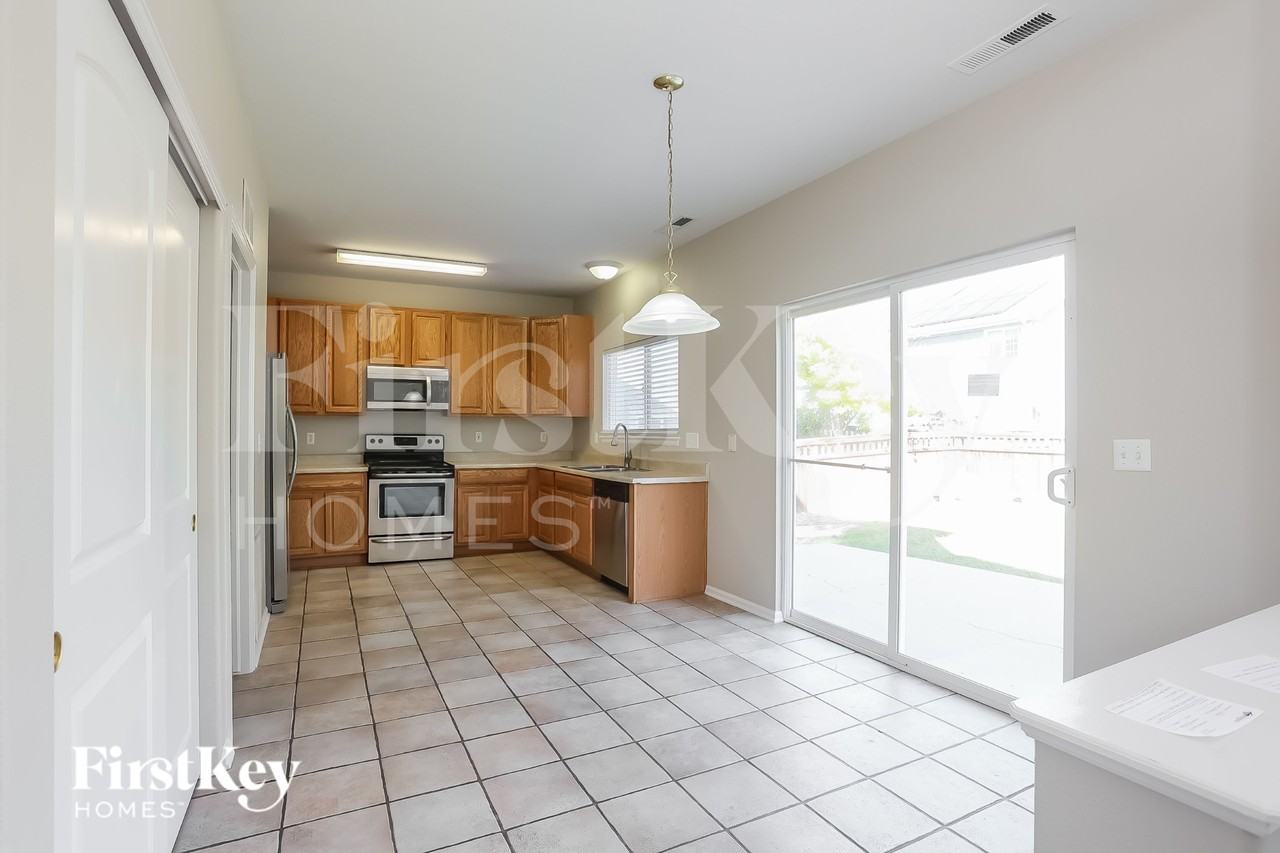 50 Pheasant Ave - Photo 4 of 15