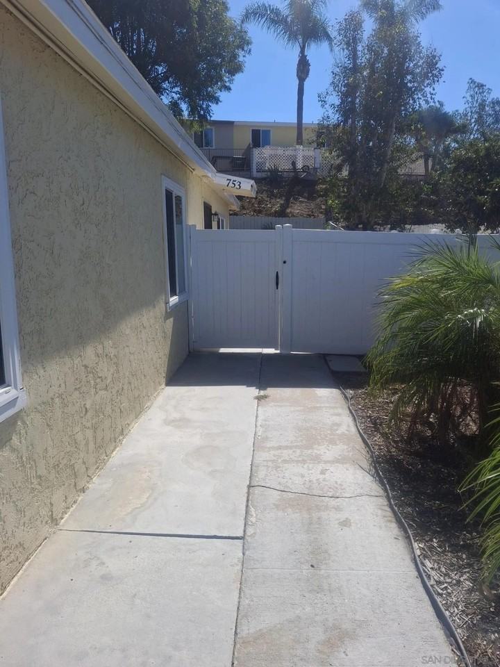 753 E Indian Rock Rd - Photo 2 of 21