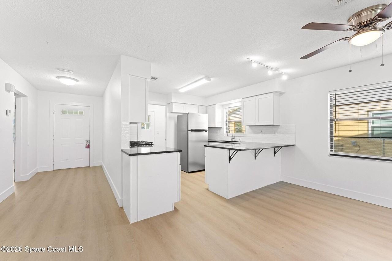 840 Angela Ave #A - Photo 3 of 21