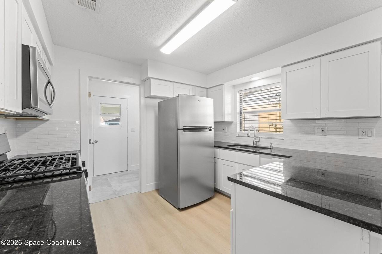 840 Angela Ave #A - Photo 4 of 21