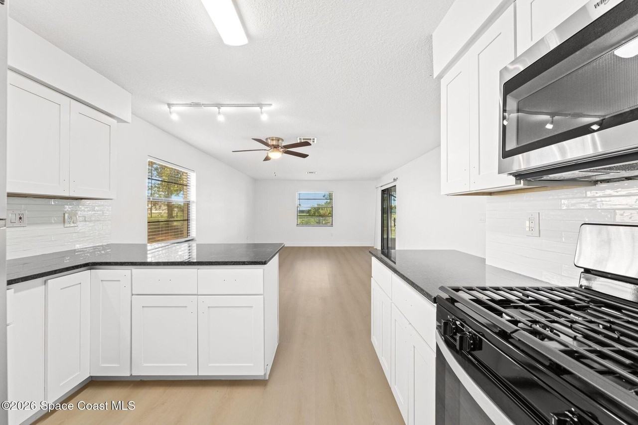 840 Angela Ave #A - Photo 5 of 21