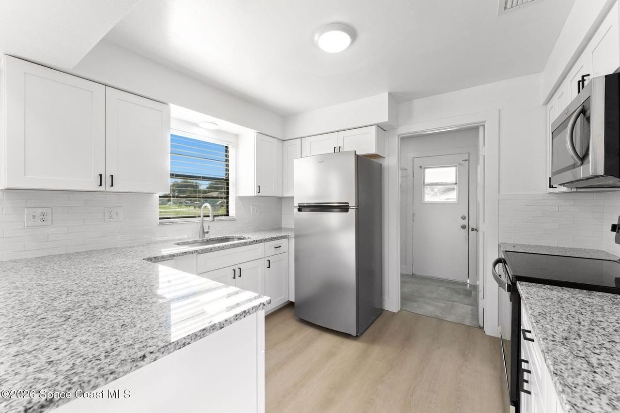840 Angela Ave #B - Photo 7 of 22